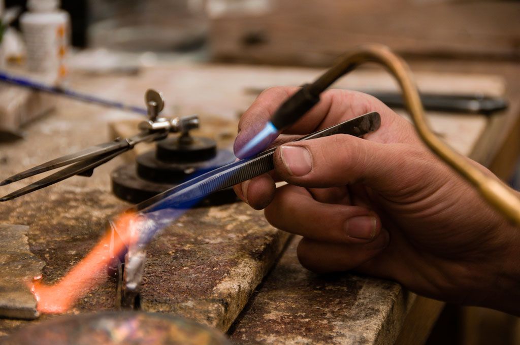 Assembling fine filigree work